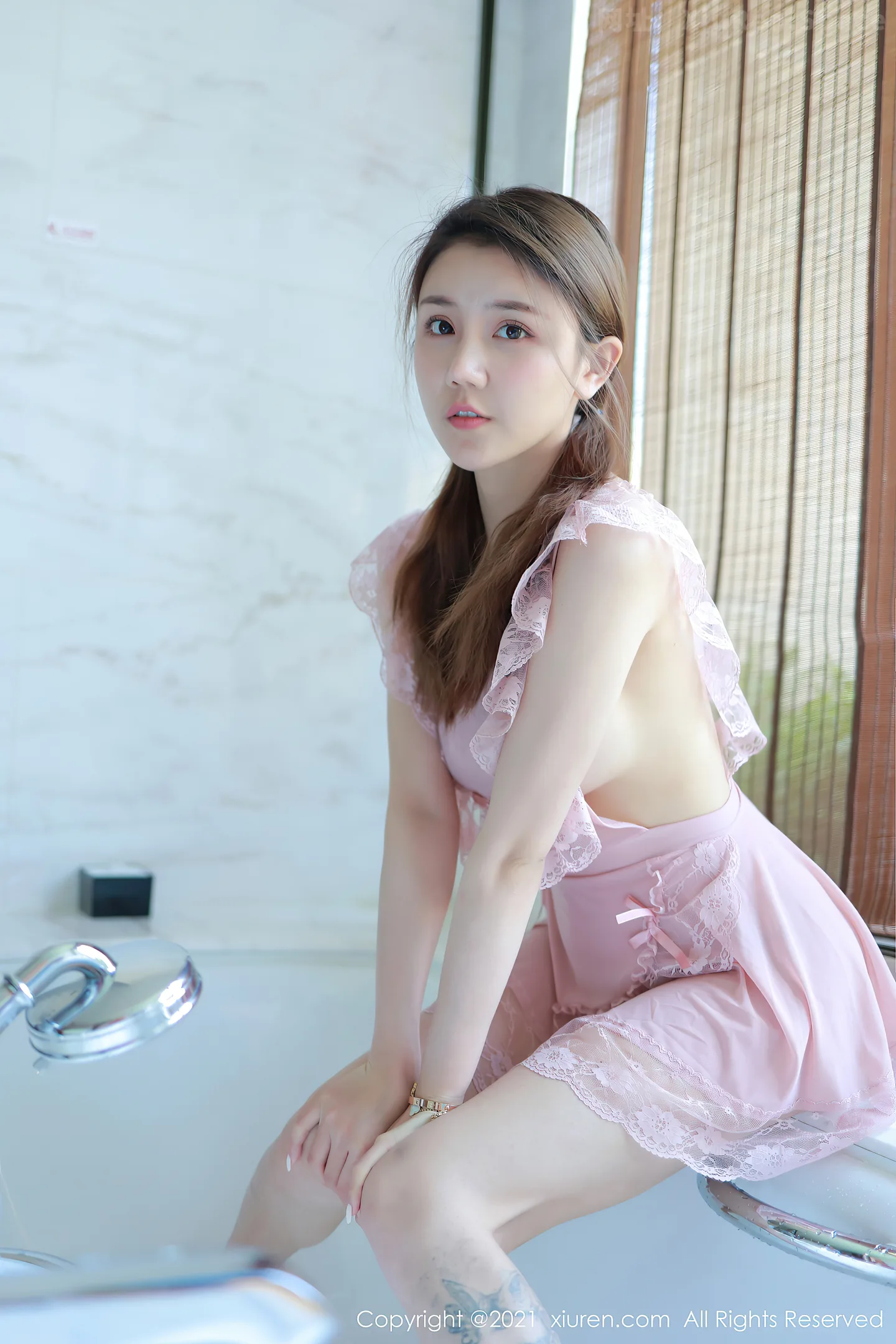 图片[3]-[XiuRen秀人网]VOL.3611 模特夏西CiCi西双版纳旅拍粉色女仆裙湿身秀火辣身材诱惑写真63P-秀人网官方网站
